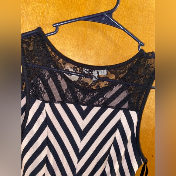 Monteau Maxi Dress - Picture 7 of 8